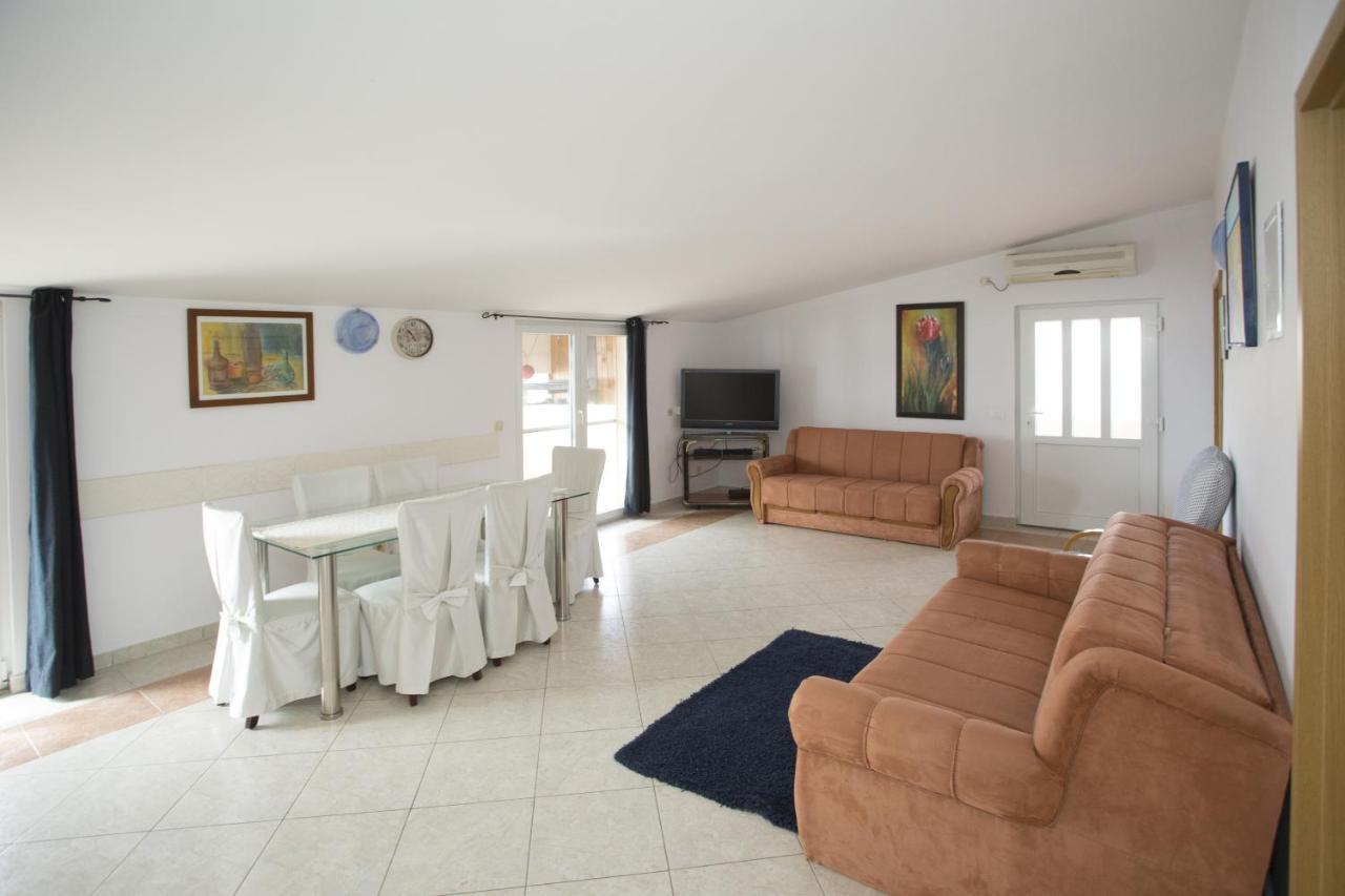 Apartments By The Sea Mavarstica, Ciovo - 12696 Trogir Zewnętrze zdjęcie