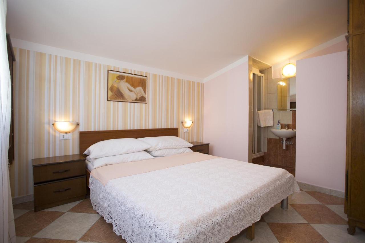 Apartments By The Sea Mavarstica, Ciovo - 12696 Trogir Zewnętrze zdjęcie